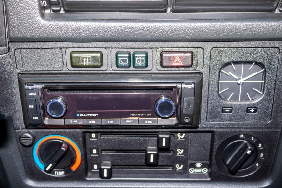 Детали интерьера BMW 324td Touring (E30) 1991 года  (NA) (фото 77 из 94)